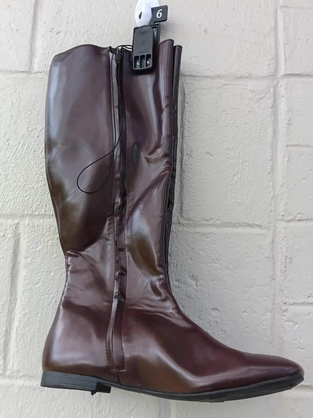 Women’s Tall Burgundy Knee-High Leather Boots Side Zip Size US 6 New With Tag.